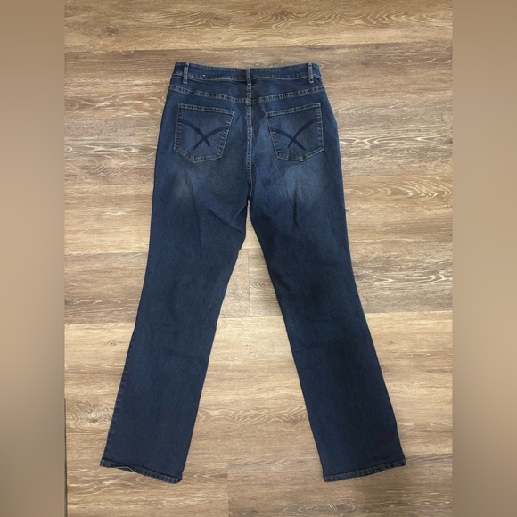 Christopher & Banks Everyday Relaxed Fit Straight Leg Jeans - Picture 6 of 7